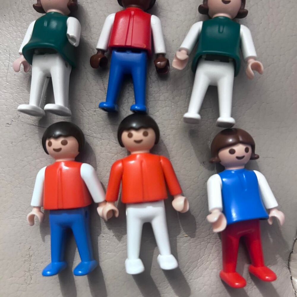 Set‎ of 6 Vintage play mobile Figures
